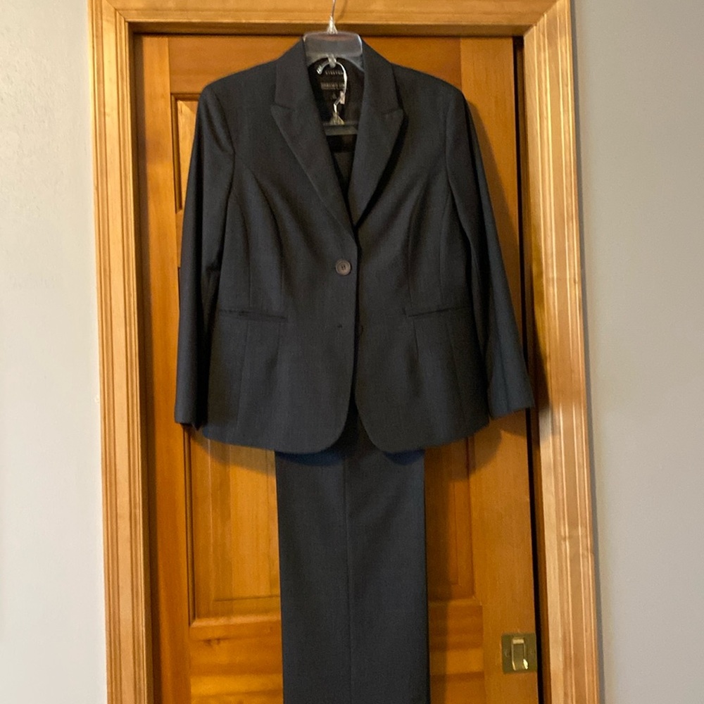 Jones New York 12 and 12P suit gray